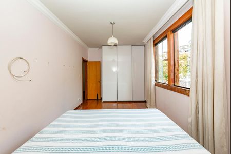 Casa para alugar com 760m², 4 quartos e 8 vagas Casa para alugar com 760m², 4 quartos e 8 vagasQuarto