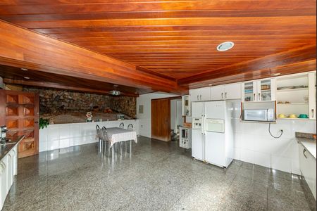 Casa para alugar com 760m², 4 quartos e 8 vagas Casa para alugar com 760m², 4 quartos e 8 vagasCozinha