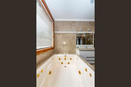 Casa para alugar com 760m², 4 quartos e 8 vagas Casa para alugar com 760m², 4 quartos e 8 vagasBanheiro da Suíte 1