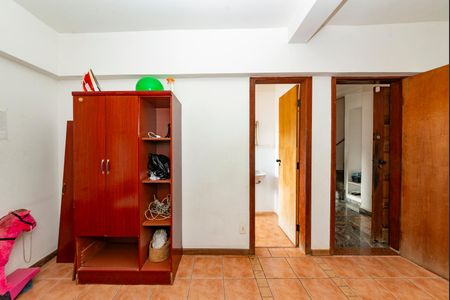 Casa para alugar com 760m², 4 quartos e 8 vagas Casa para alugar com 760m², 4 quartos e 8 vagasQuarto de Serviço