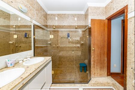 Casa para alugar com 760m², 4 quartos e 8 vagas Casa para alugar com 760m², 4 quartos e 8 vagasBanheiro da Suíte 1