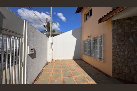 Casa à venda com 320m², 5 quartos e 3 vagas Casa à venda com 320m², 5 quartos e 3 vagasGaragem