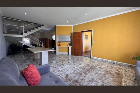 Casa à venda com 320m², 5 quartos e 3 vagas Casa à venda com 320m², 5 quartos e 3 vagasSala