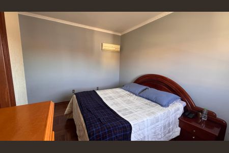 Casa à venda com 320m², 5 quartos e 3 vagas Casa à venda com 320m², 5 quartos e 3 vagasSuíte