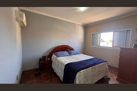 Casa à venda com 320m², 5 quartos e 3 vagas Casa à venda com 320m², 5 quartos e 3 vagasSuíte