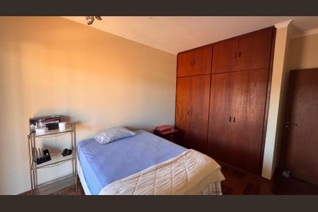 Casa à venda com 320m², 5 quartos e 3 vagas Casa à venda com 320m², 5 quartos e 3 vagasQuarto 3