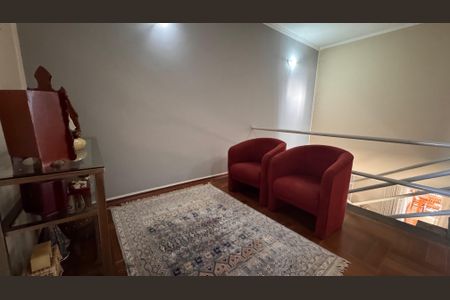 Casa à venda com 320m², 5 quartos e 3 vagas Casa à venda com 320m², 5 quartos e 3 vagasCorredor