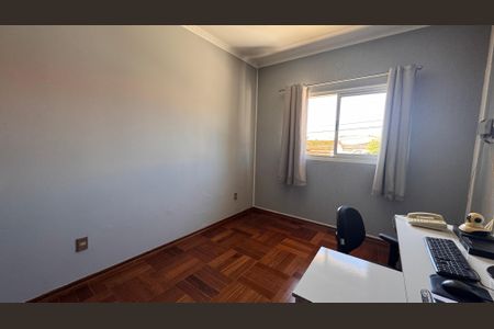 Casa à venda com 320m², 5 quartos e 3 vagas Casa à venda com 320m², 5 quartos e 3 vagasQuarto 1
