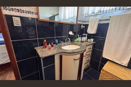 Casa à venda com 320m², 5 quartos e 3 vagas Casa à venda com 320m², 5 quartos e 3 vagasBanheiro da Suíte