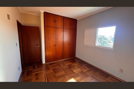 Casa à venda com 320m², 5 quartos e 3 vagas Casa à venda com 320m², 5 quartos e 3 vagasQuarto 2