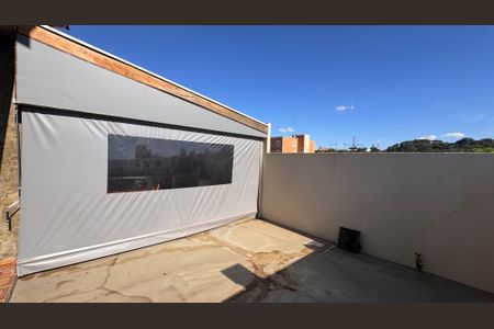 Casa à venda com 320m², 5 quartos e 3 vagas Casa à venda com 320m², 5 quartos e 3 vagasQuintal