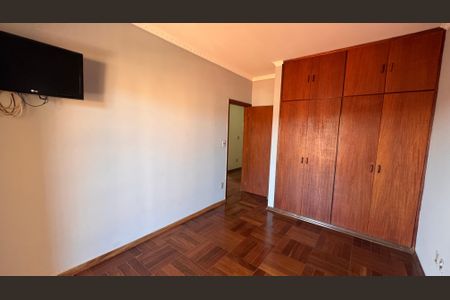 Casa à venda com 320m², 5 quartos e 3 vagas Casa à venda com 320m², 5 quartos e 3 vagasQuarto 4