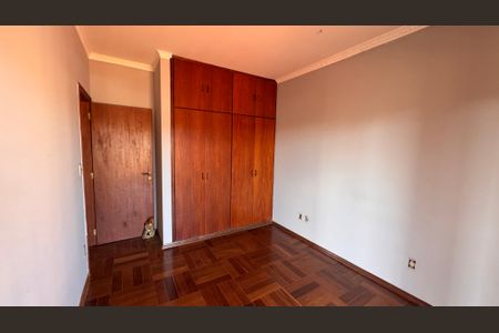 Casa à venda com 320m², 5 quartos e 3 vagas Casa à venda com 320m², 5 quartos e 3 vagasQuarto 4