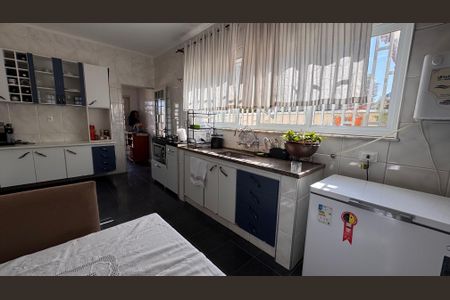 Casa à venda com 320m², 5 quartos e 3 vagas Casa à venda com 320m², 5 quartos e 3 vagasCozinha