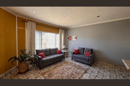 Casa à venda com 320m², 5 quartos e 3 vagas Casa à venda com 320m², 5 quartos e 3 vagasSala