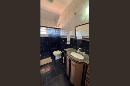 Casa à venda com 320m², 5 quartos e 3 vagas Casa à venda com 320m², 5 quartos e 3 vagasBanheiro