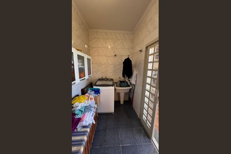 Casa à venda com 320m², 5 quartos e 3 vagas Casa à venda com 320m², 5 quartos e 3 vagasÁrea de Serviço