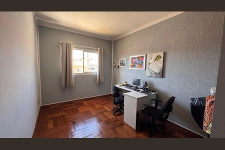 Casa à venda com 320m², 5 quartos e 3 vagas Casa à venda com 320m², 5 quartos e 3 vagasQuarto 1