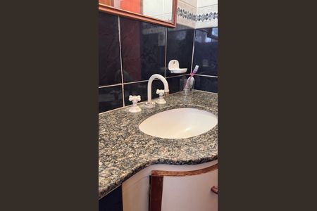 Casa à venda com 320m², 5 quartos e 3 vagas Casa à venda com 320m², 5 quartos e 3 vagasBanheiro