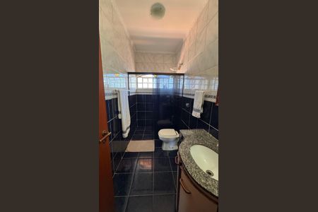 Casa à venda com 320m², 5 quartos e 3 vagas Casa à venda com 320m², 5 quartos e 3 vagasBanheiro