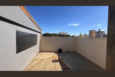 Casa à venda com 320m², 5 quartos e 3 vagas Casa à venda com 320m², 5 quartos e 3 vagasQuintal