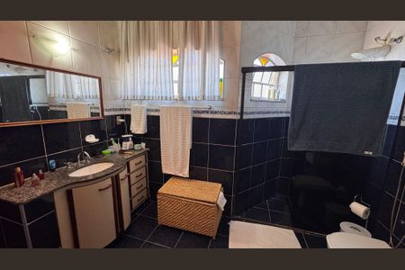 Casa à venda com 320m², 5 quartos e 3 vagas Casa à venda com 320m², 5 quartos e 3 vagasBanheiro da Suíte