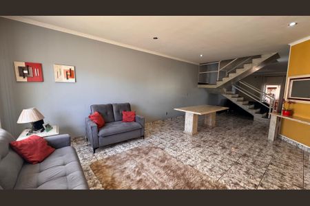 Casa à venda com 320m², 5 quartos e 3 vagas Casa à venda com 320m², 5 quartos e 3 vagasSala