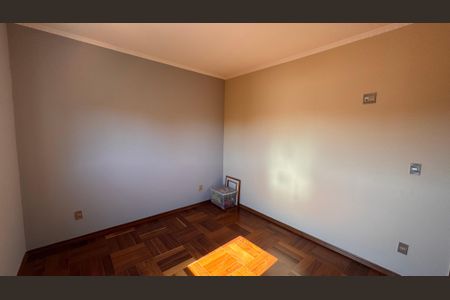 Casa à venda com 320m², 5 quartos e 3 vagas Casa à venda com 320m², 5 quartos e 3 vagasQuarto 2