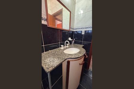 Casa à venda com 320m², 5 quartos e 3 vagas Casa à venda com 320m², 5 quartos e 3 vagasBanheiro