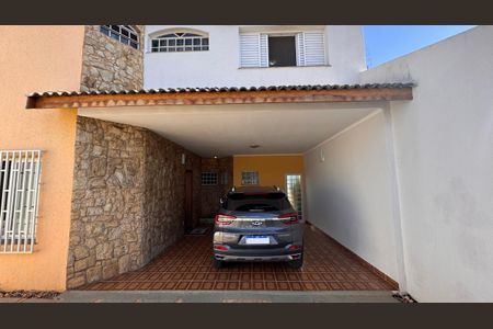 Casa à venda com 320m², 5 quartos e 3 vagas Casa à venda com 320m², 5 quartos e 3 vagasGaragem