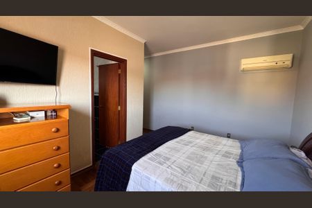 Casa à venda com 320m², 5 quartos e 3 vagas Casa à venda com 320m², 5 quartos e 3 vagasSuíte