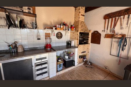 Casa à venda com 320m², 5 quartos e 3 vagas Casa à venda com 320m², 5 quartos e 3 vagasChurrasqueira