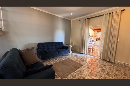 Casa à venda com 320m², 5 quartos e 3 vagas Casa à venda com 320m², 5 quartos e 3 vagasSala de TV