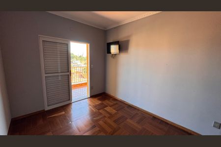Casa à venda com 320m², 5 quartos e 3 vagas Casa à venda com 320m², 5 quartos e 3 vagasQuarto 4