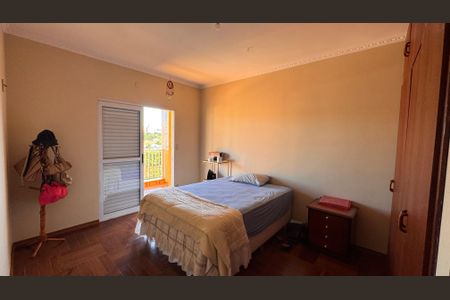 Casa à venda com 320m², 5 quartos e 3 vagas Casa à venda com 320m², 5 quartos e 3 vagasQuarto 3