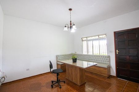 Casa à venda com 140m², 3 quartos e 2 vagasSala