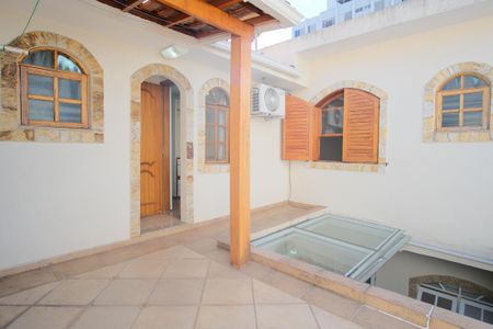 Casa à venda com 150m², 3 quartos e 2 vagasVaranda