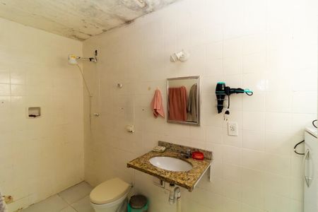 Casa à venda com 294m², 4 quartos e 4 vagas Casa à venda com 294m², 4 quartos e 4 vagasCasa 1 Banheiro