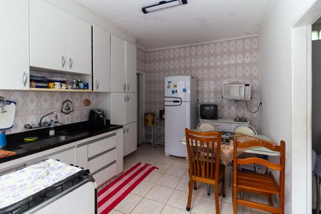 Casa à venda com 294m², 4 quartos e 4 vagas Casa à venda com 294m², 4 quartos e 4 vagasCasa 2 Cozinha