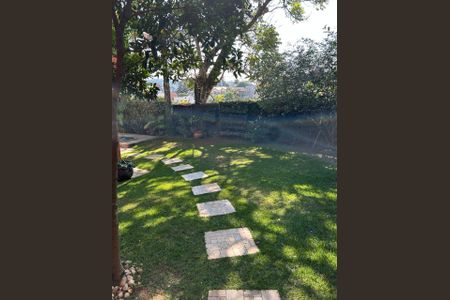 Casa de condomínio para alugar com 560m², 4 quartos e 3 vagas Casa de condomínio para alugar com 560m², 4 quartos e 3 vagasÁrea Externa