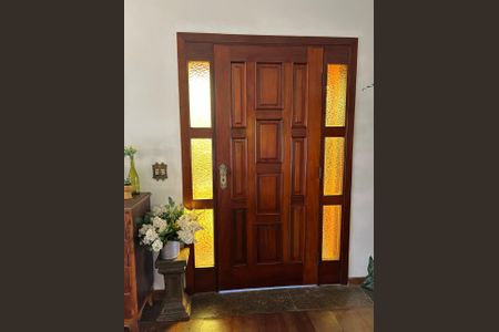 Casa de condomínio para alugar com 560m², 4 quartos e 3 vagas Casa de condomínio para alugar com 560m², 4 quartos e 3 vagasEntrada