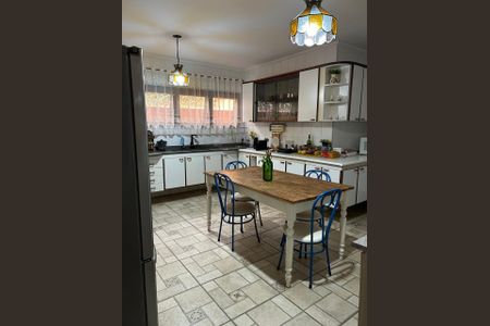 Casa de condomínio para alugar com 560m², 4 quartos e 3 vagas Casa de condomínio para alugar com 560m², 4 quartos e 3 vagasCozinha