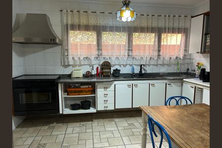 Casa de condomínio para alugar com 560m², 4 quartos e 3 vagas