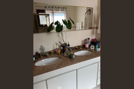 Casa de condomínio para alugar com 560m², 4 quartos e 3 vagas Casa de condomínio para alugar com 560m², 4 quartos e 3 vagasBanheiro 4