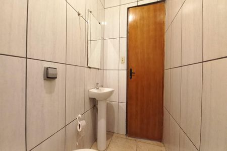 Casa para alugar com 60m², 2 quartos e 1 vaga Casa para alugar com 60m², 2 quartos e 1 vagaBanheiro