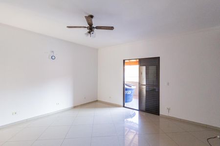 Casa à venda com 260m², 3 quartos e 2 vagasSuíte