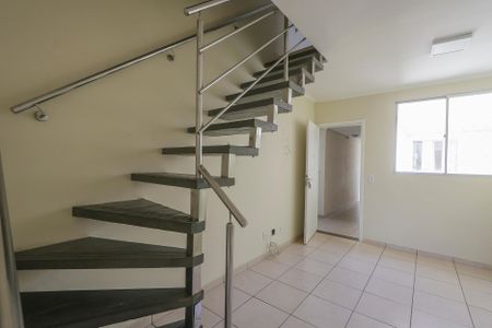 Apartamento à venda com 120m², 2 quartos e 1 vaga Apartamento à venda com 120m², 2 quartos e 1 vagaEscada