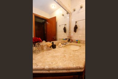 Apartamento à venda com 213m², 4 quartos e 3 vagasBanheiro da Suíte 1