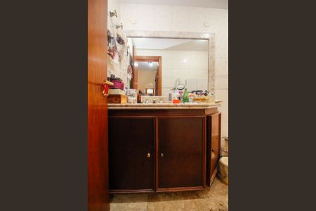 Apartamento à venda com 213m², 4 quartos e 3 vagasBanheiro da Suíte 3