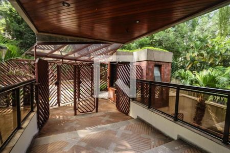 Apartamento à venda com 213m², 4 quartos e 3 vagasFachada e portaria